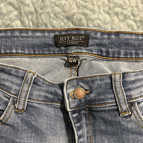 Judy Blue Jeans - Picture 2 of 3